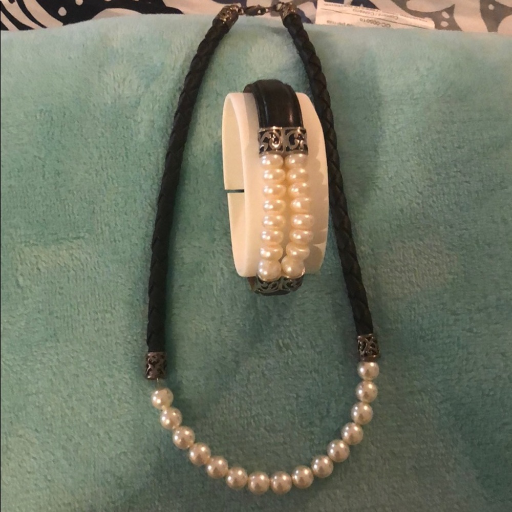 Gorgeous leather necklace and bracelet set.